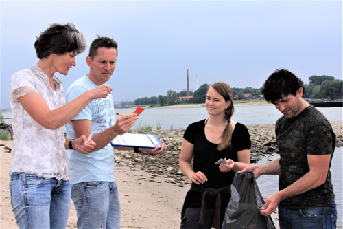 Vrijwilligers gezocht voor uniek afvalonderzoek langs de Maas en Waal