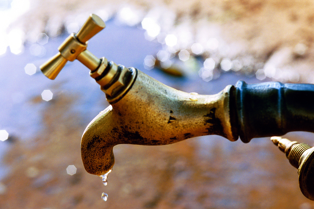Diepe drinkwatervoorraad niet weggeven aan commerciële bedrijven