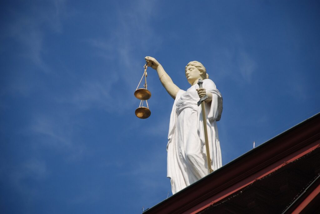 Foto van vrouwe Justitia
