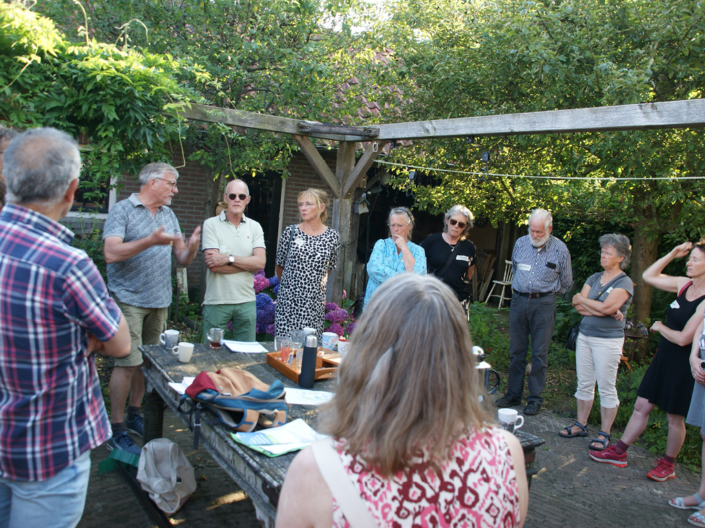 Op de koffie in een klimaatbestendige tuin in den Dungen